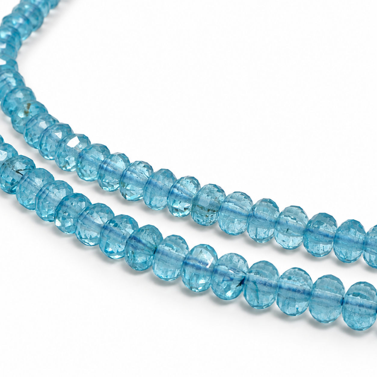 Topaas natural blue 4x3 mm facet